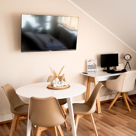 C4S Come4Stay Altoetting - 3-Zi Whg I Zentrale Lage I Parkplatz I Balkon I Wifi I Smarttv I 1 Kingsize, 1 Queensize Bett I Office Arbeitsplatz I Wohnbereich Mit Couch Und Essbereich I Voll Ausgestattete Kueche I Nespresso ภายนอก รูปภาพ