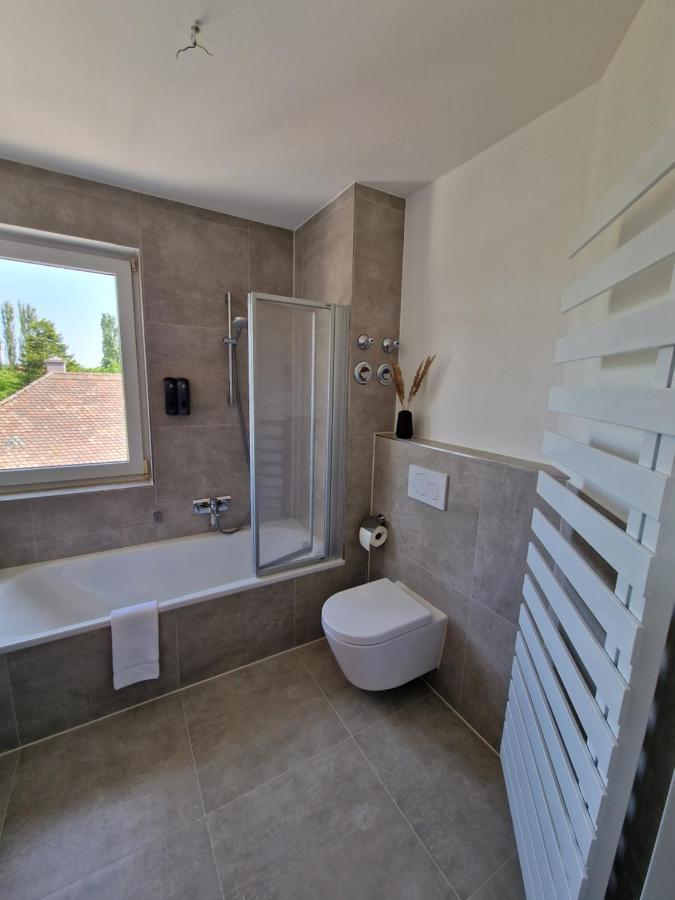C4S Come4Stay Altoetting - 3-Zi Whg I Zentrale Lage I Parkplatz I Balkon I Wifi I Smarttv I 1 Kingsize, 1 Queensize Bett I Office Arbeitsplatz I Wohnbereich Mit Couch Und Essbereich I Voll Ausgestattete Kueche I Nespresso ภายนอก รูปภาพ