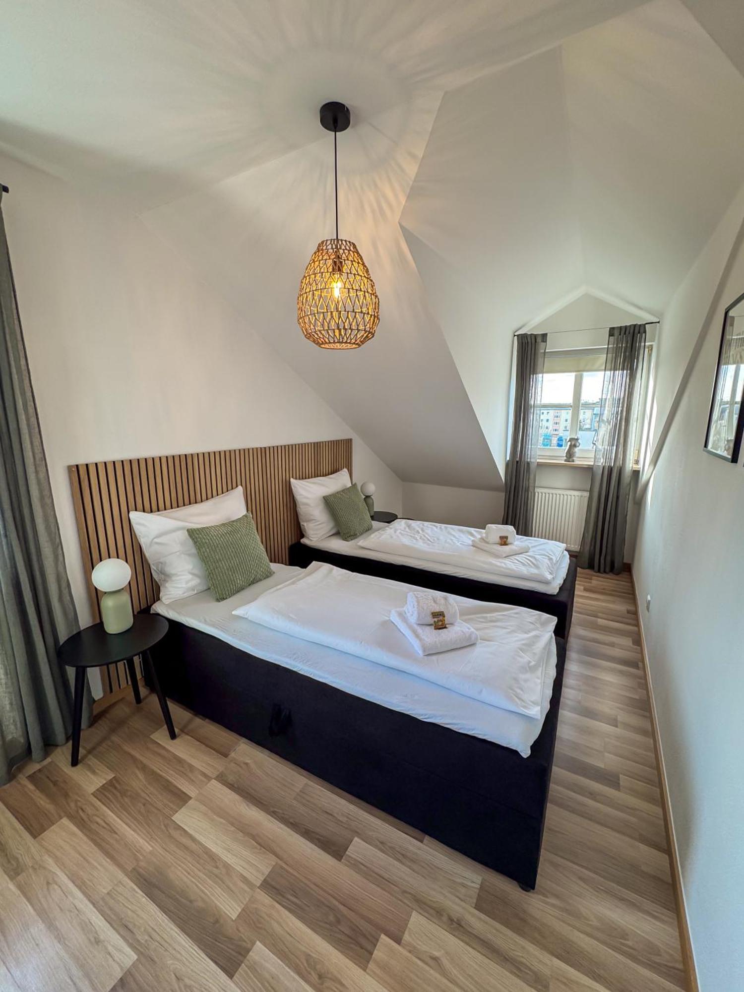 C4S Come4Stay Altoetting - 3-Zi Whg I Zentrale Lage I Parkplatz I Balkon I Wifi I Smarttv I 1 Kingsize, 1 Queensize Bett I Office Arbeitsplatz I Wohnbereich Mit Couch Und Essbereich I Voll Ausgestattete Kueche I Nespresso ภายนอก รูปภาพ